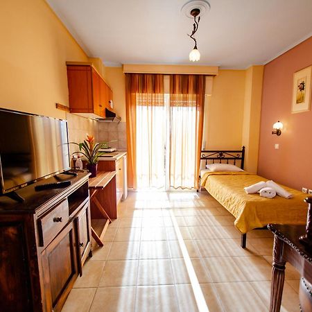 Xenia Palace Luxury Apartments Неа-Врасна Экстерьер фото