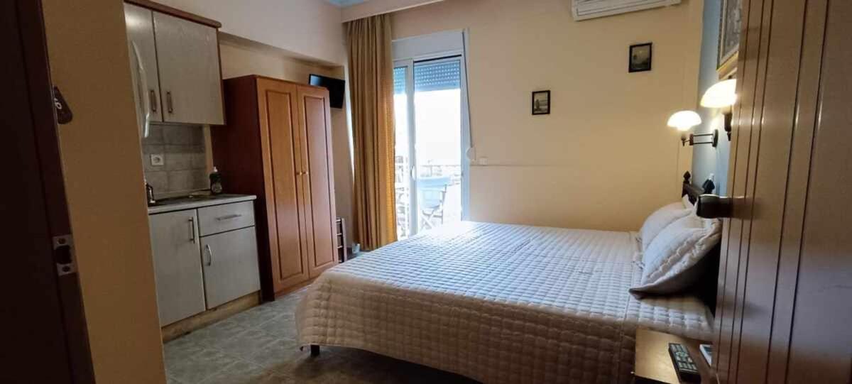 Xenia Palace Luxury Apartments Неа-Врасна Экстерьер фото